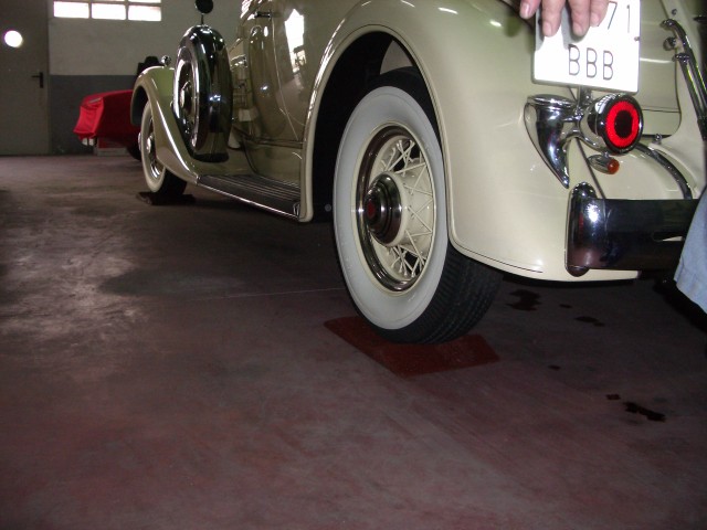 Fotos del Keesp Tires, con ruedas de coches Antiguos.